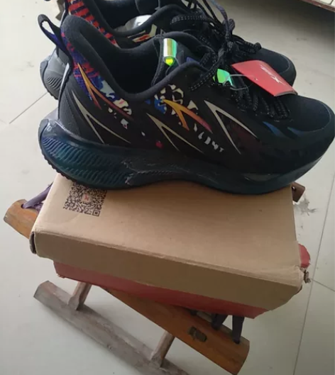 特步跑鞋,个人闲置!!买了两双,这双未穿,...