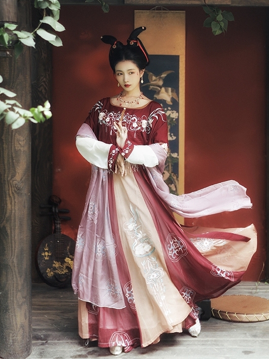 耀春坦领汉服 全新