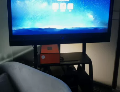 个人处理一台65寸会议平板CVTOUCH品...
