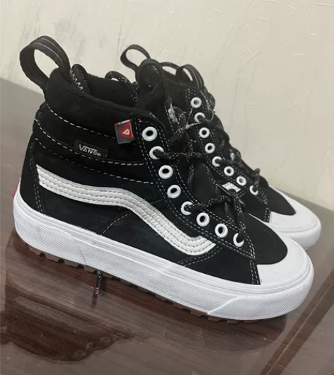 vans捡漏全新男女同款休闲鞋，不带吊牌盒...