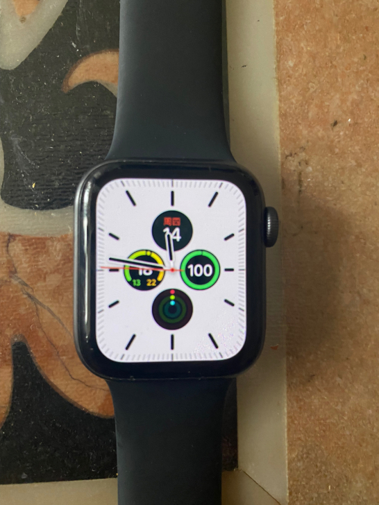 出一个 apple watch s5 40...