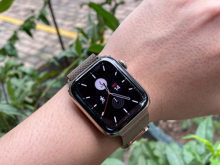 自用苹果手表6代44mm 国行金色蜂窝不锈...