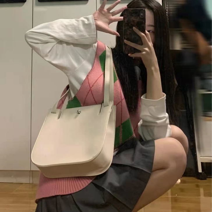 斜挎包奶白色包包女ins李圣经同款小众潮牌...