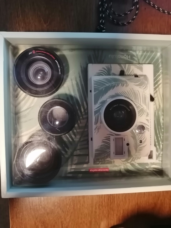 出一个全新Lomography拍立得