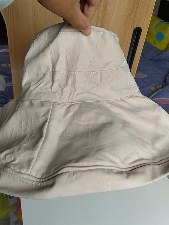 米色超大遮阳帽,全新未拆封。柔软舒服,出门...