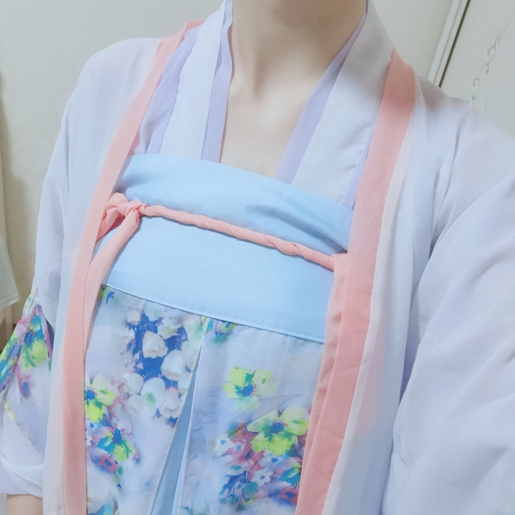 汉服四件套。实拍如图。超级仙的一套。
