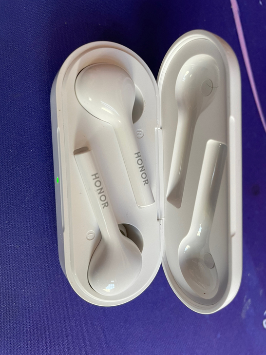 荣耀Flypods蓝牙耳机(赠品勿拍)