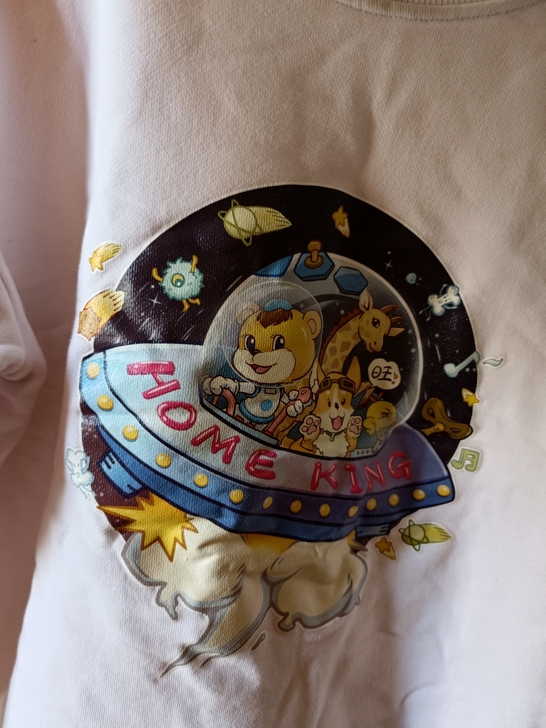 正品，白色卫衣，好搭配衣服。宽松舒适。