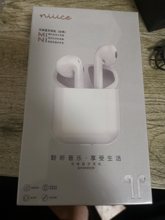 全新无线蓝牙耳机，闲置出售，有意者联系。