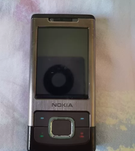 诺基亚6300s  正常使用痕迹 感兴趣的...
