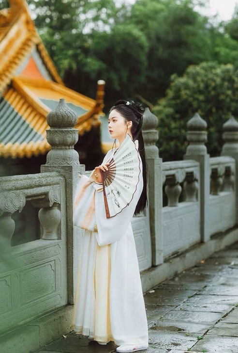 花朝记正版汉服,忍冬藤。买来仅试穿,有吊牌...