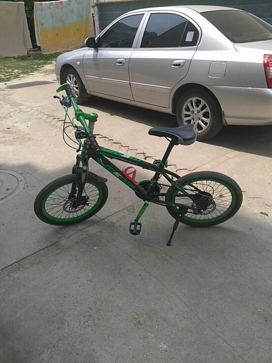 闲置小孩山地车一辆三百元可小刀有需要呼我车...