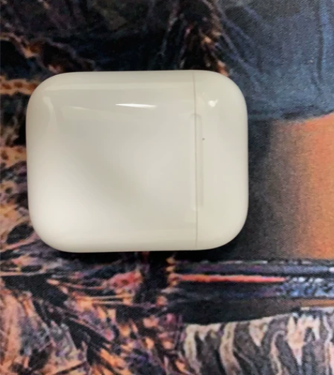正品Airpods2代,可查序列号,有耳机...