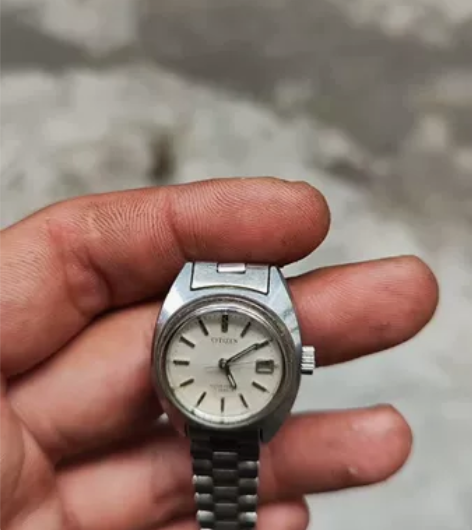 西铁城老手表，能走，不包准，成色如图 感兴...