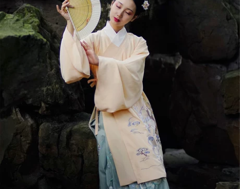 都城南庄传统汉民族服饰汉服明制浅橘色竖领交...