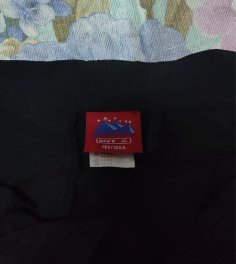 男式名牌速干短裤五分裤有九新，去年专卖店购...