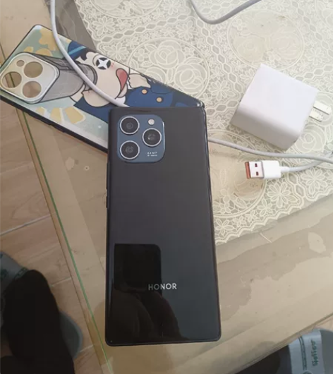 荣耀60se 8+256手机一切正常,99...