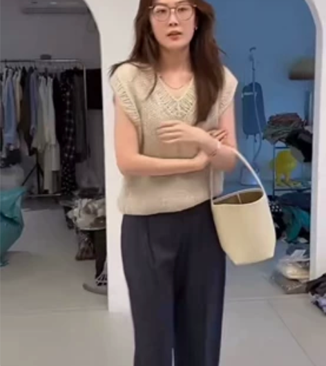 芳伶大哥羊绒背心,穿了一回,可出可不出,不...