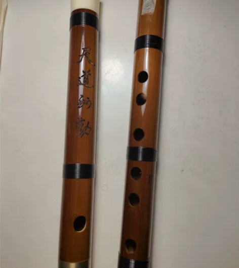 永华牌笛子,型号是红棕两节款F调,淘宝旗舰...