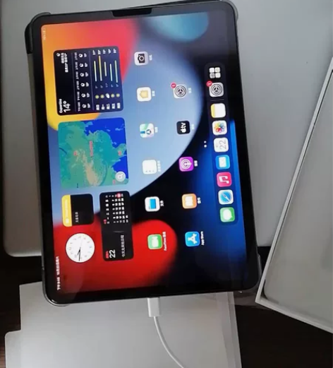 iPad 2020 256G 9成新 去年...