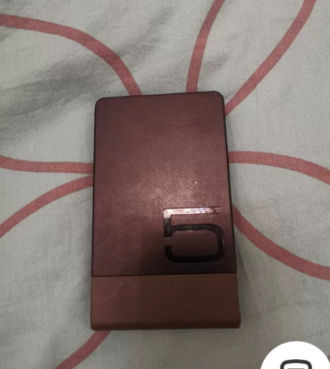 华为超薄4800MA 充电宝带线,在送一盒...