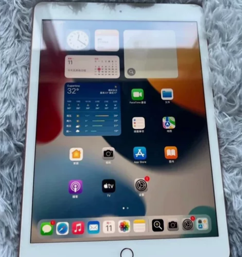 出两台自用ipad 2020款金色 128...