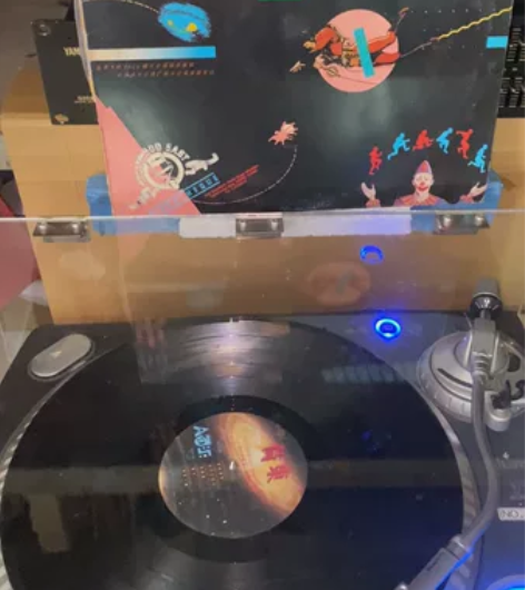 荷东，东方好莱坞明星舞会，唱片9品有轻微划...