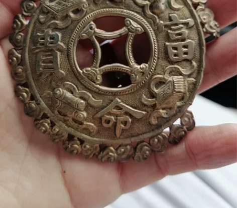 包老清代民国大银鎏金帽花一个，工艺漂亮，有...