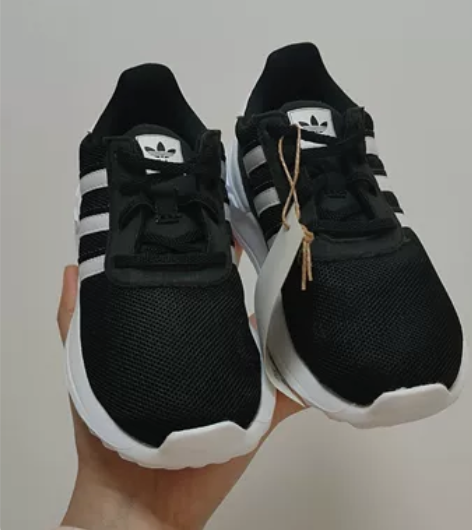 全新阿迪达休闲运动鞋，26码，适合脚长15...