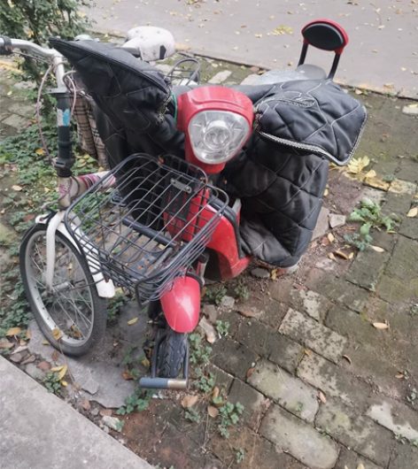出一辆电瓶车 放了半年多了  只骑过两三次...