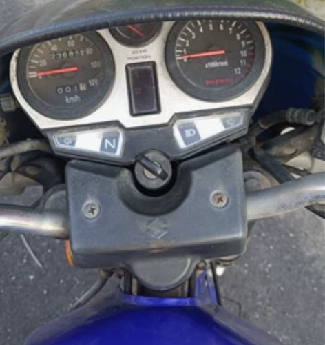 进口黑机头09年铃木钻豹125摩托车,原装...