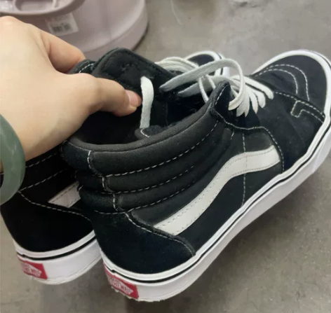 Vans高帮女款37码，有点脏了但绝对是正...