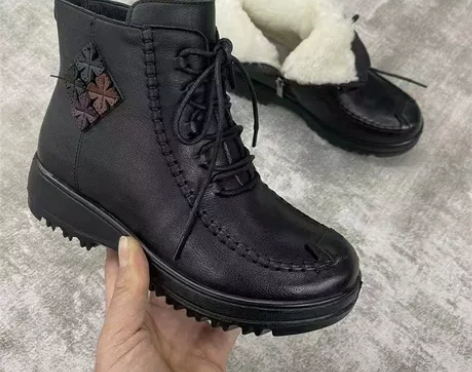 骆驼旗下自营品牌七克拉，女式皮毛一体妈妈靴...