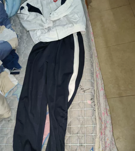 曲江校服上衣滑料，裤子非滑料170码 感兴...