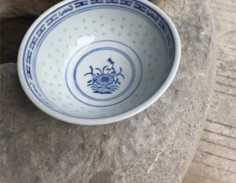80年代瓷 景德镇 外销玲珑瓷茶碗一对，无...