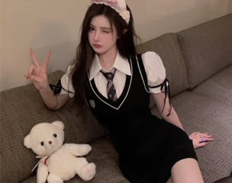柏林傍晚~扑啦啦夏新款气质修身V领学院风黑...