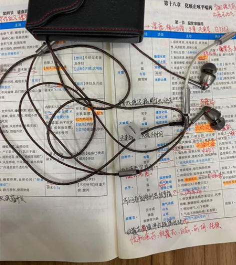 1MORE/ 万魔E1010 四单元圈铁耳...