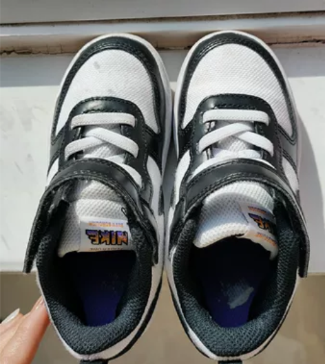 正品正品，穿了不超三次，娃娃鞋太多 小了，...