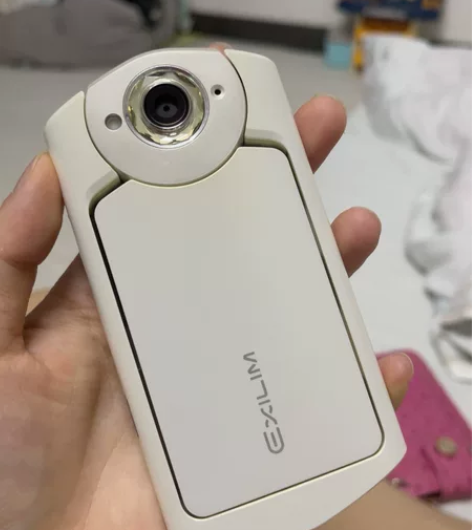 卡西欧美颜相机，很新！！ 几年前买来用几次...