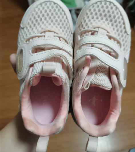 乔丹27号运动鞋,去年105买的 今年孩子...