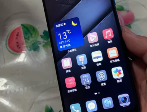 华为麦芒9 全网5g屏幕外屏一处裂痕,拍照...