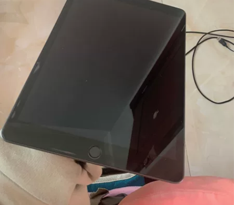 ipad 8 128g 99新 特别靓 无...