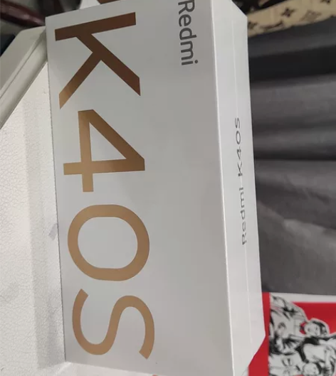 红米k40s,12+256全新未拆封不讲价...