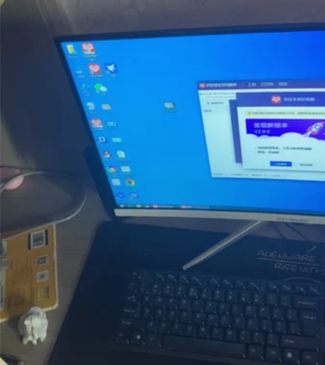 联想台式机4350,屏幕是新的,刚买的。屏...