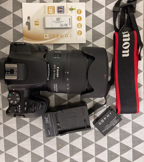 佳能200d2,机身有磕碰,翻转屏开裂,5...