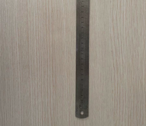 出闲置一把钢尺，一副三角板，品相如图 感兴...