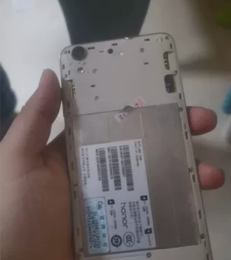 荣耀手机不知道什么型号,便宜出了 充电重启...