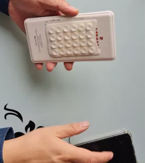 正品多功能自带线充电宝磁吸吸盘超薄便携快充...