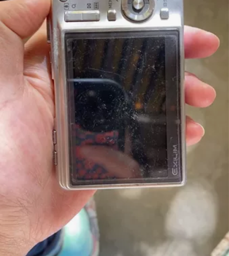 卡西欧 EX- S880。镜头只能伸出来进...