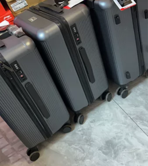 安踏正品全新带吊牌行李箱 标价699 便宜...